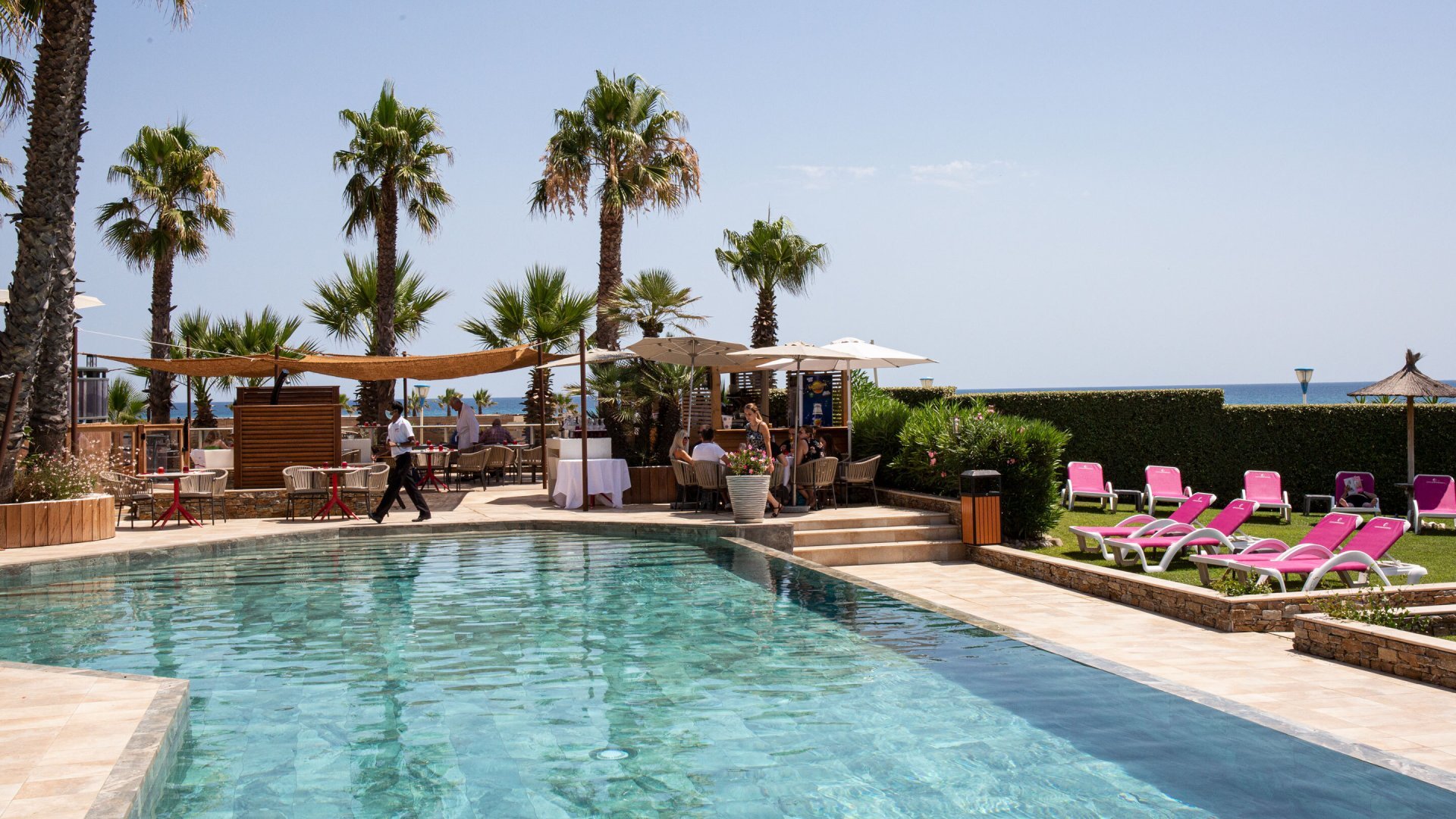 piscine-exterieure-terasse